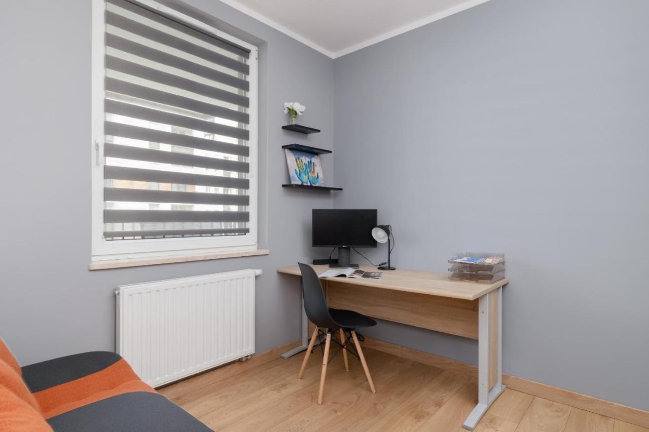 Osiedle Avia Family Apartment In Krakow With Balcony By Noclegi Renters Exteriér fotografie