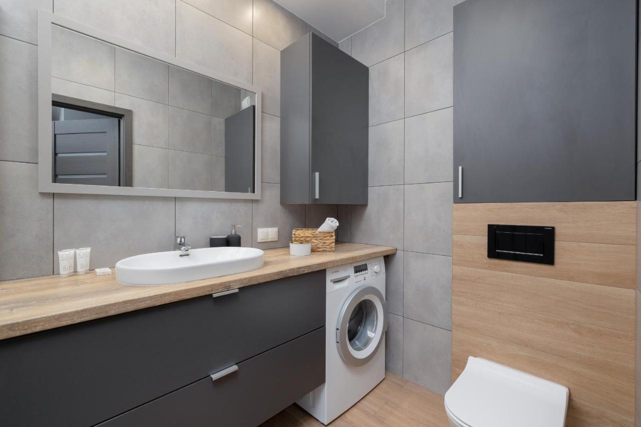 Osiedle Avia Family Apartment In Krakow With Balcony By Noclegi Renters Exteriér fotografie